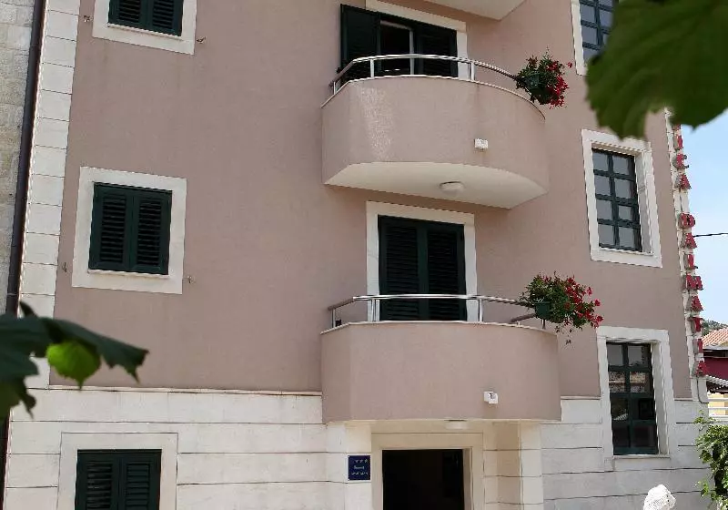Hotelli Villa Rustica Dalmatia Apartments