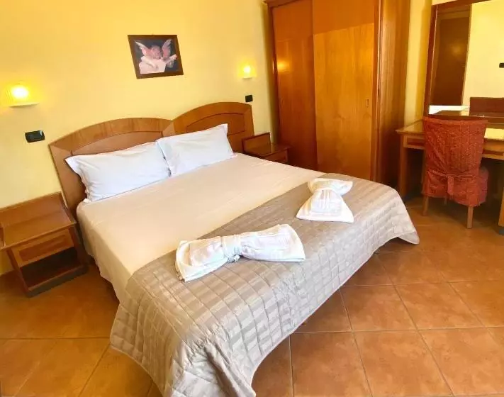 هتل Audi Frontemare