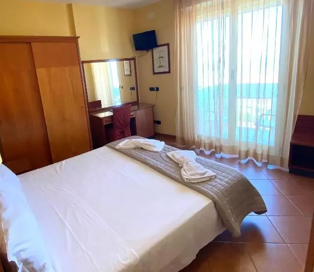 هتل Audi Frontemare