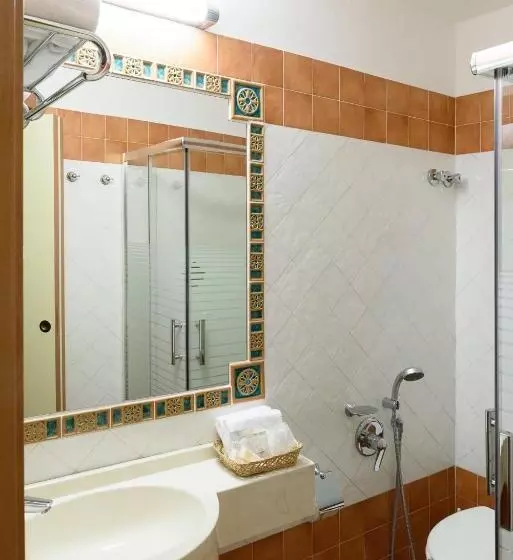 هتل Audi Frontemare