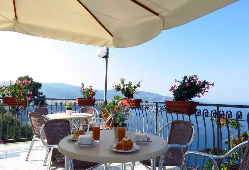 ホテル Baia Serena