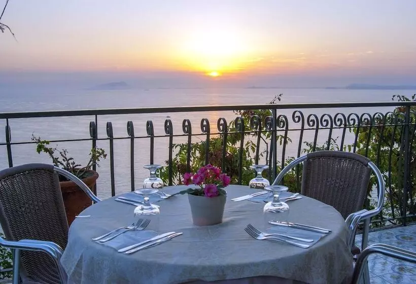 ホテル Baia Serena