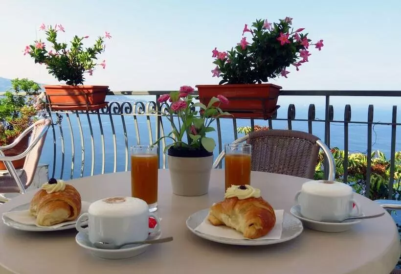 ホテル Baia Serena