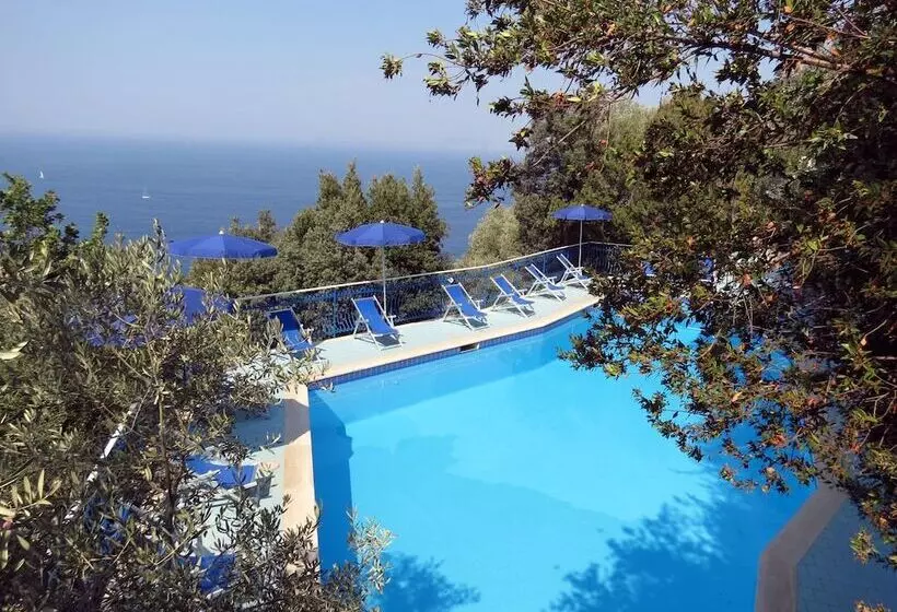 ホテル Baia Serena