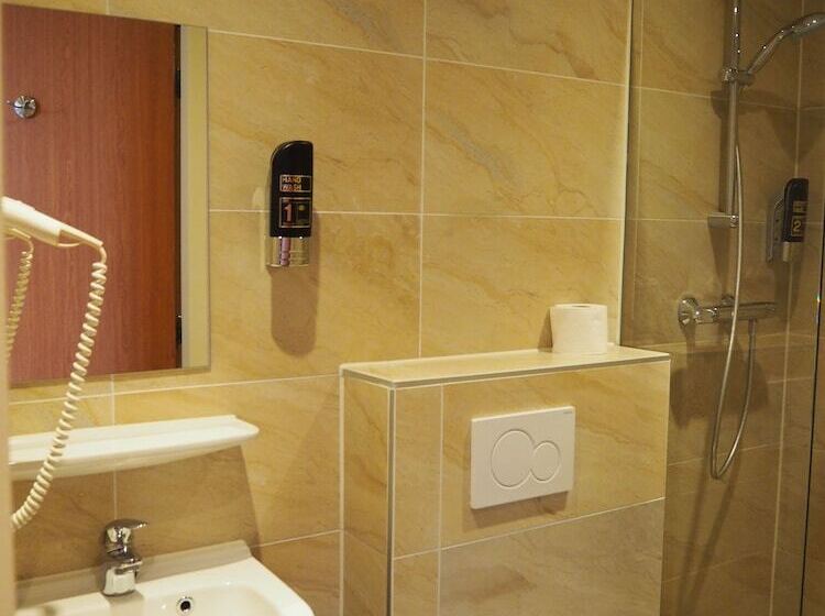 Отель Blossoms City