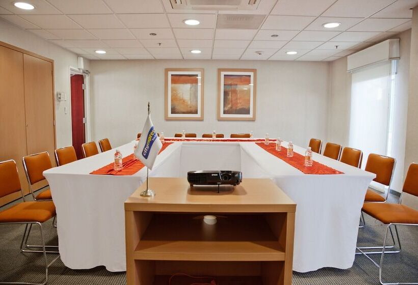 هتل City Express By Marriott Celaya Parque