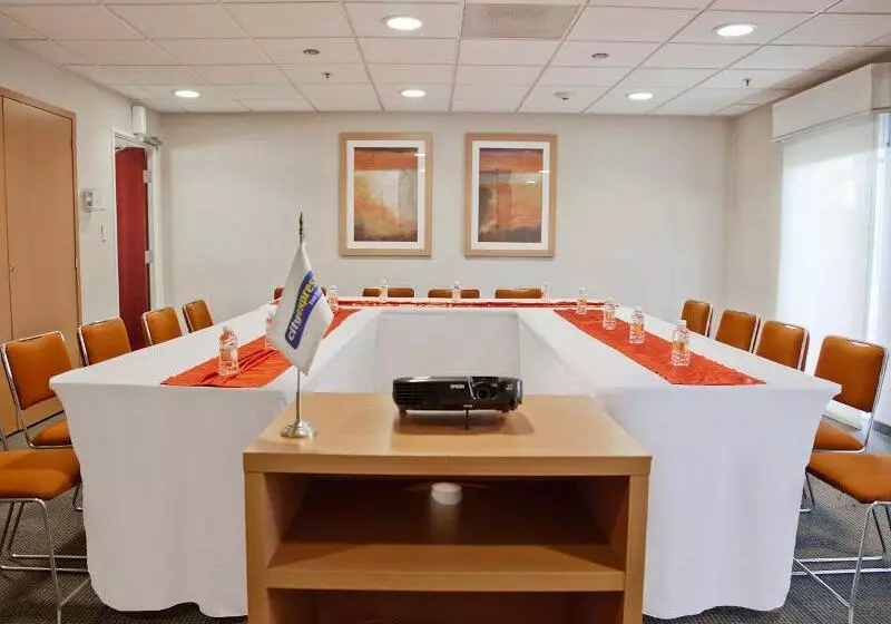 فندق City Express By Marriott Celaya Parque