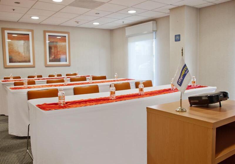 هتل City Express By Marriott Celaya Parque