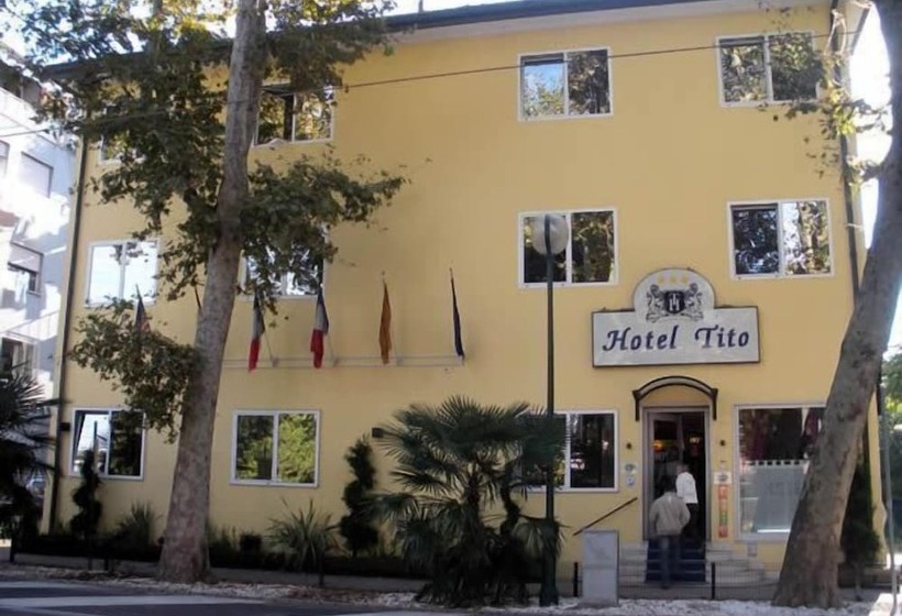 호텔 Tito