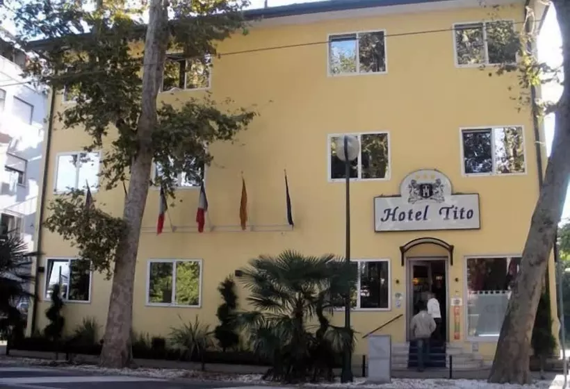 ホテル Tito