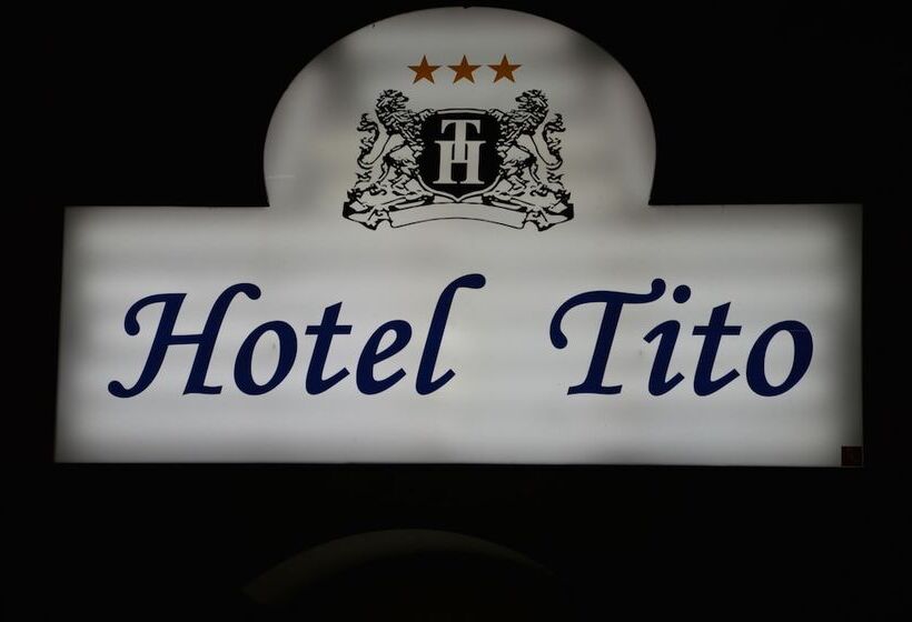 호텔 Tito