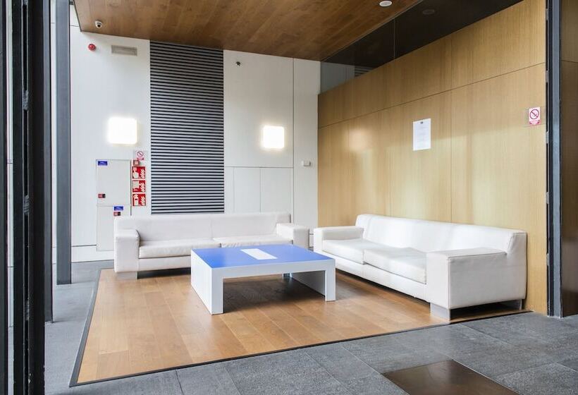 هتل Holiday Inn Express Barcelona City 22@, An Ihg