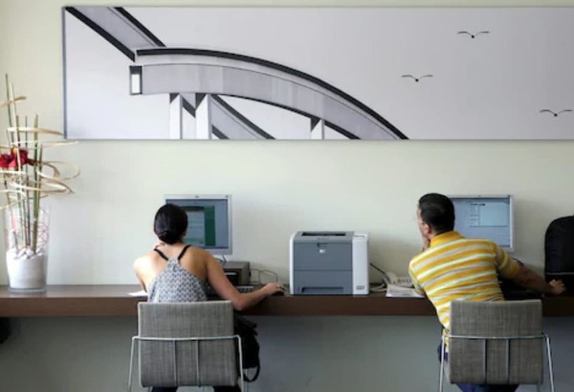 هتل Holiday Inn Express Barcelona City 22@, An Ihg