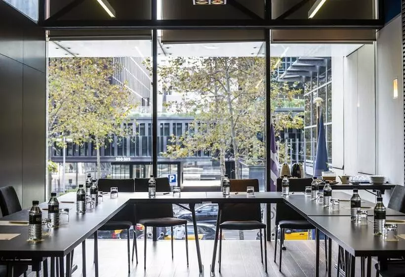 هتل Holiday Inn Express Barcelona City 22@, An Ihg