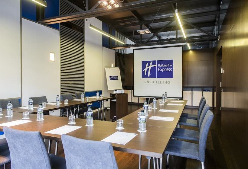هتل Holiday Inn Express Barcelona City 22@, An Ihg