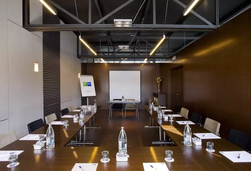 هتل Holiday Inn Express Barcelona City 22@, An Ihg