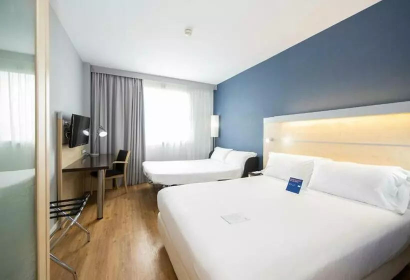 هتل Holiday Inn Express Barcelona City 22@, An Ihg