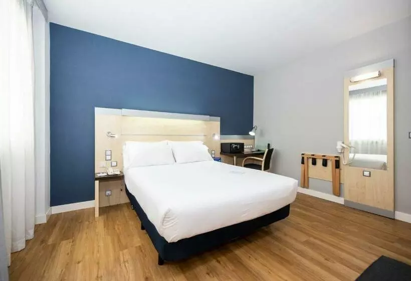 هتل Holiday Inn Express Barcelona City 22@, An Ihg