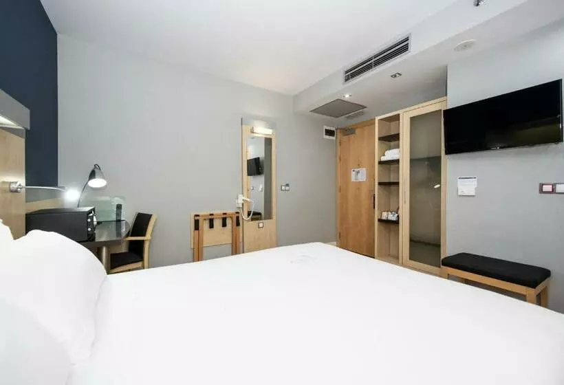 هتل Holiday Inn Express Barcelona City 22@, An Ihg