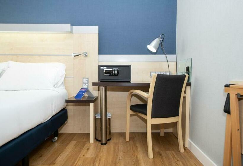 هتل Holiday Inn Express Barcelona City 22@, An Ihg