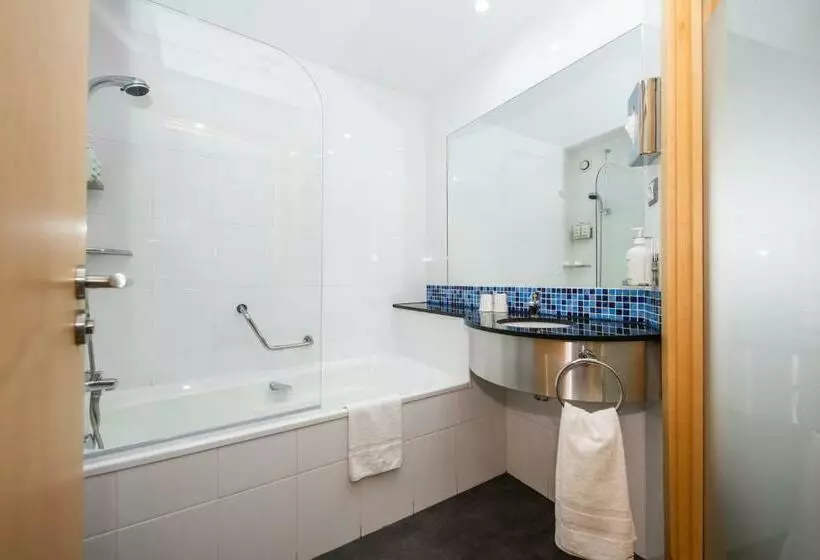 هتل Holiday Inn Express Barcelona City 22@, An Ihg