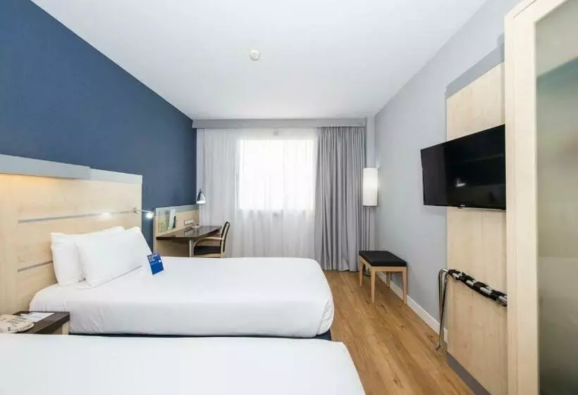 هتل Holiday Inn Express Barcelona City 22@, An Ihg