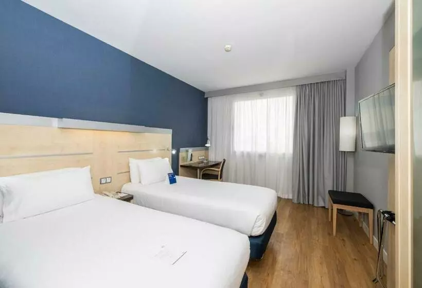 هتل Holiday Inn Express Barcelona City 22@, An Ihg