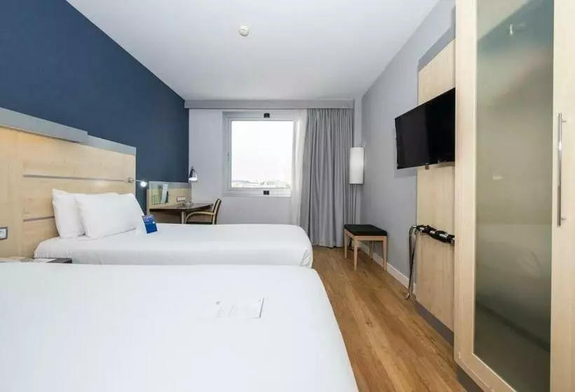 هتل Holiday Inn Express Barcelona City 22@, An Ihg