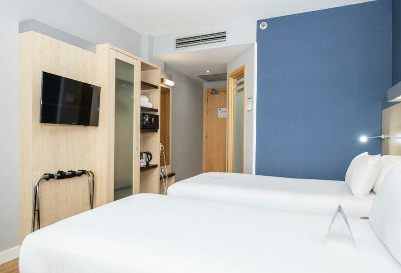 هتل Holiday Inn Express Barcelona City 22@, An Ihg