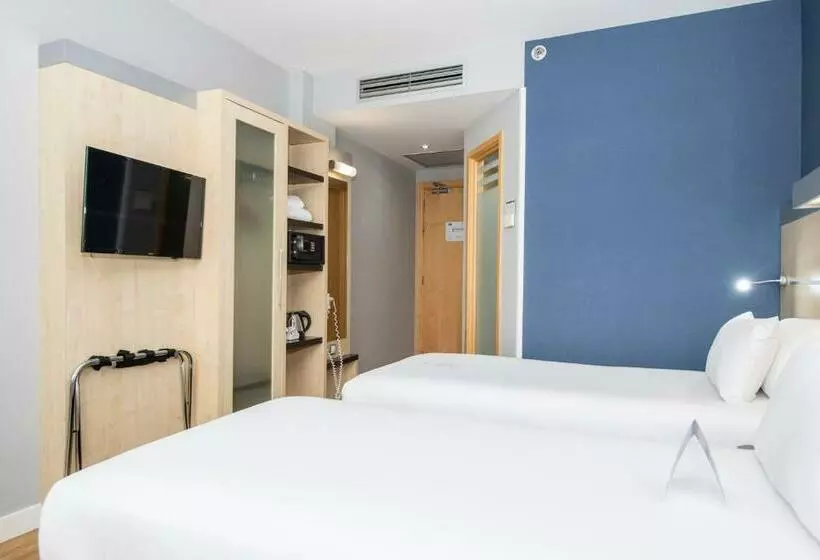 هتل Holiday Inn Express Barcelona City 22@, An Ihg