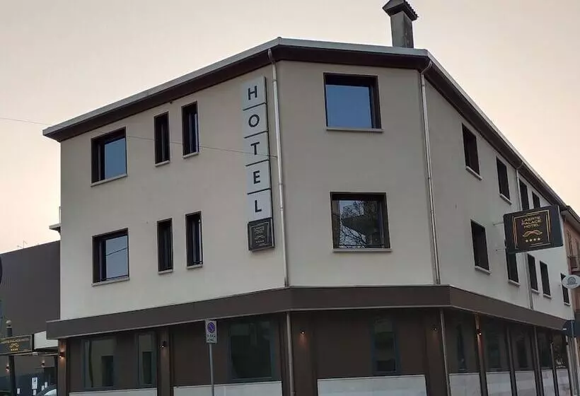 ホテル Laerte Palace