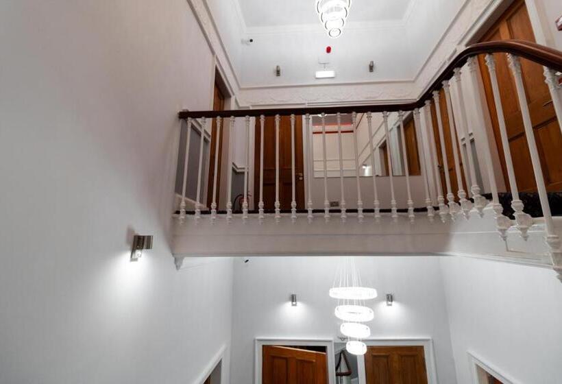 ホテル Mayfield Suites