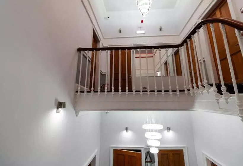 ホテル Mayfield Suites