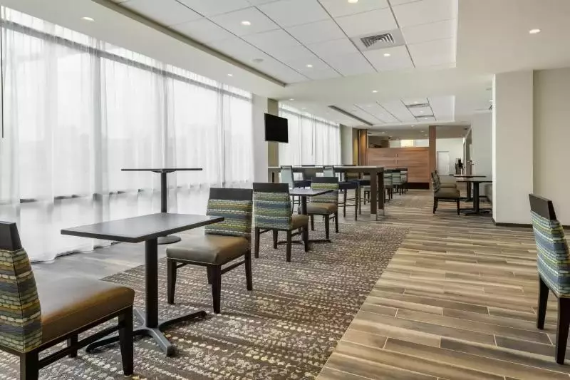 ホテル Comfort Inn & Suites Pittsburgh Northshore
