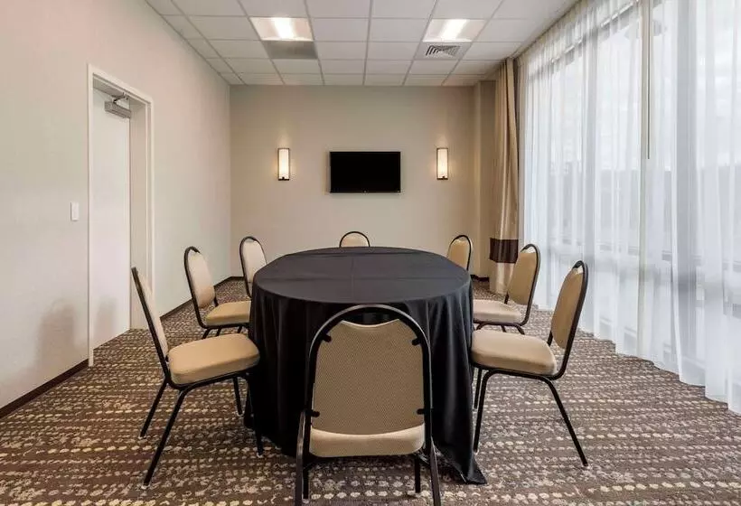ホテル Comfort Inn & Suites Pittsburgh Northshore