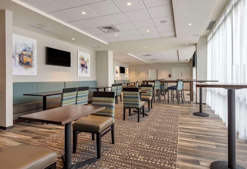 فندق Comfort Inn & Suites Pittsburgh Northshore