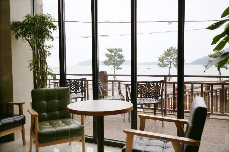 בית מלון כפרי We Six