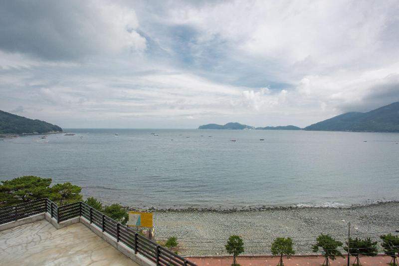 בית מלון כפרי We Six