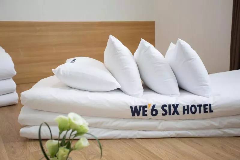 هتل We Six