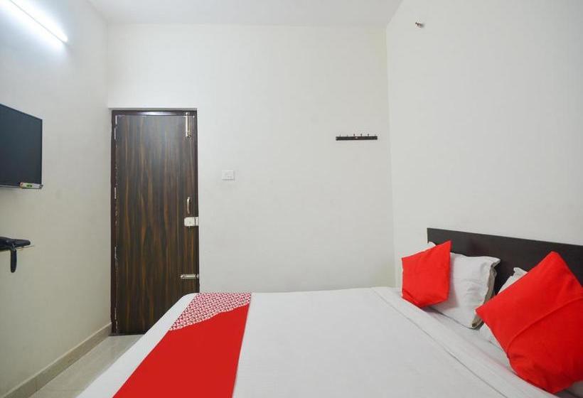 ホテル Flagship 77505 Nakshatra Residency