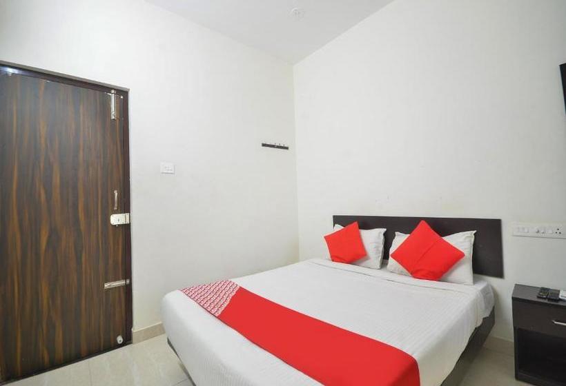 ホテル Flagship 77505 Nakshatra Residency