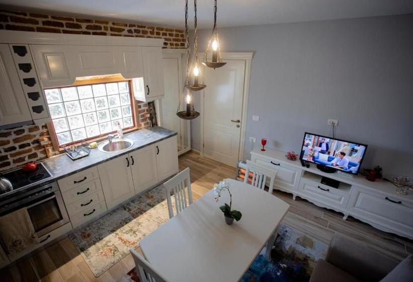 هتل Bujtina Te Rapi