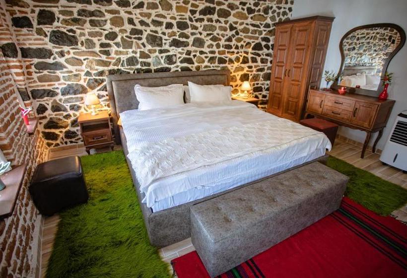 هتل Bujtina Te Rapi