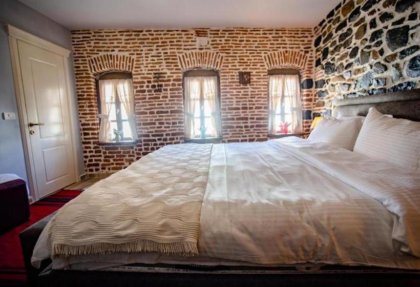 هتل Bujtina Te Rapi