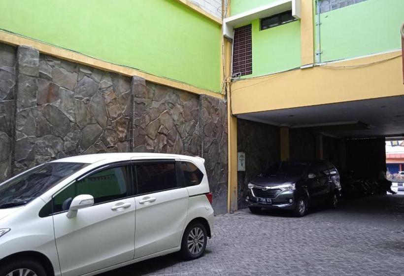 בית מלון כפרי Oyo 90177 Pahlawan