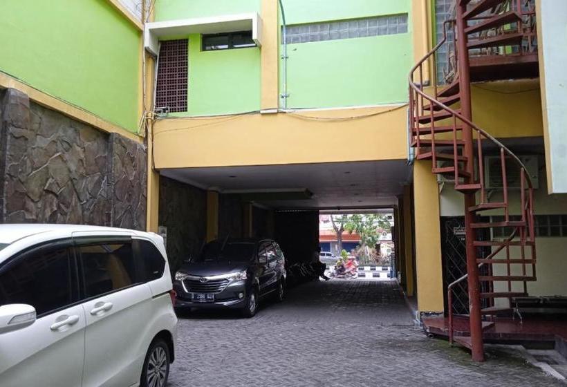 בית מלון כפרי Oyo 90177 Pahlawan