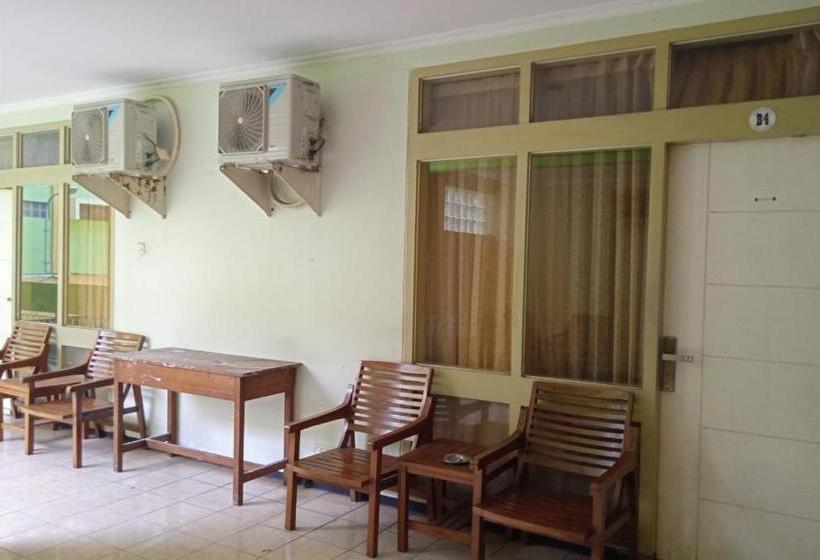 בית מלון כפרי Oyo 90177 Pahlawan