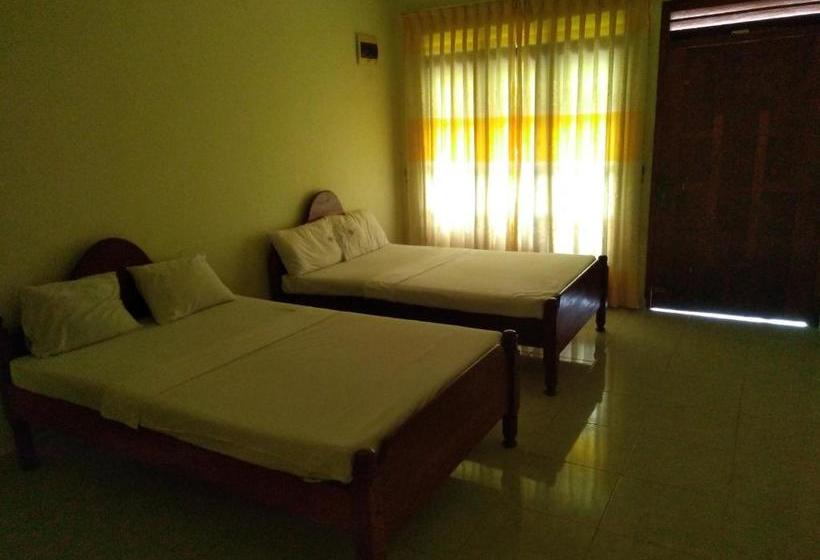 فندق Rainforest River Edge