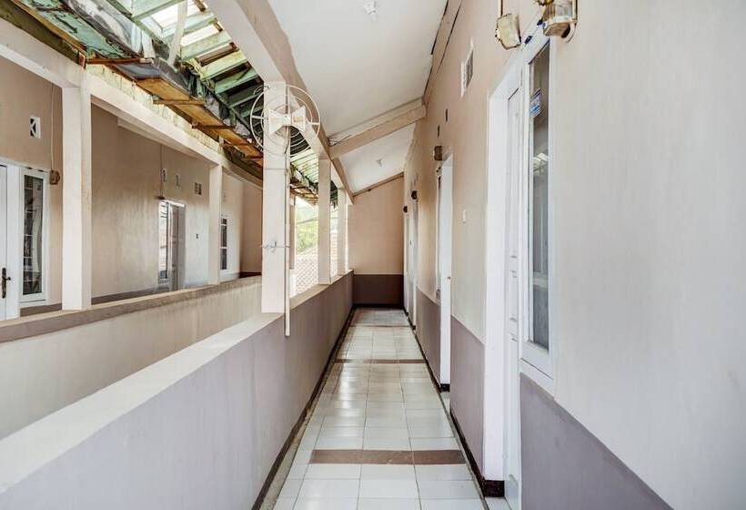 هتل Spot On 90200 Pondok Sabaraya Cileunyi Syariah