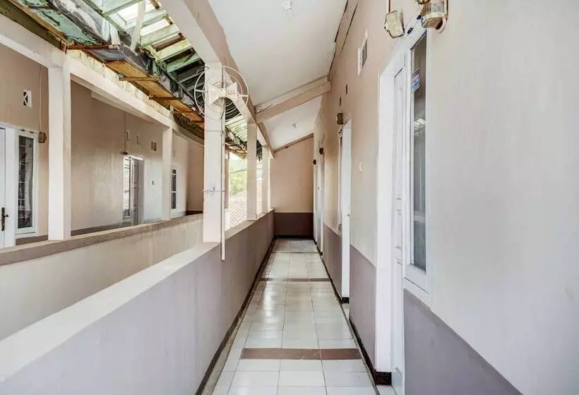 ホテル Spot On 90200 Pondok Sabaraya Cileunyi Syariah